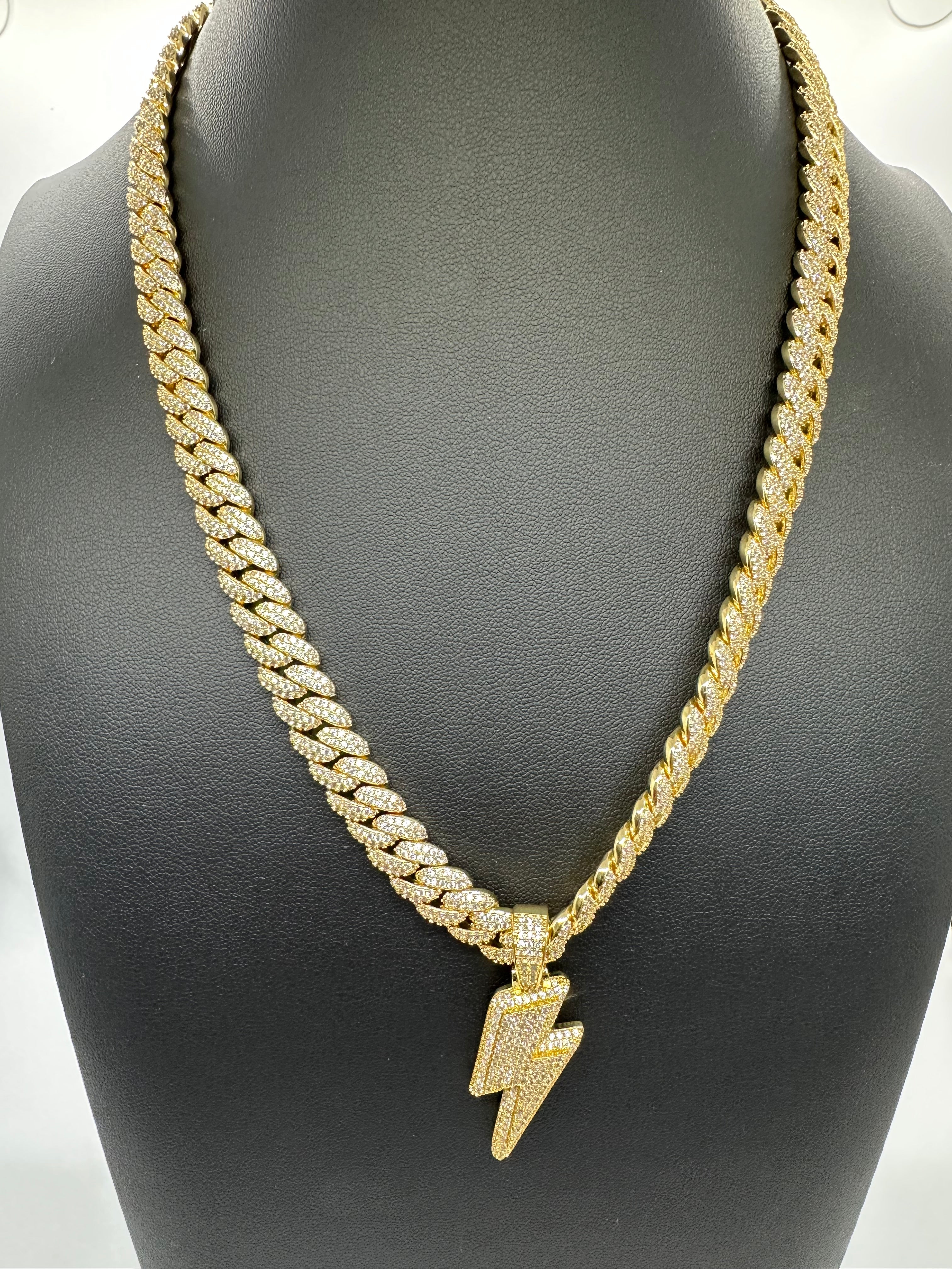 Cadena Cubana Iced Gold con Dije de Rayo – Acero Inoxidable 14k