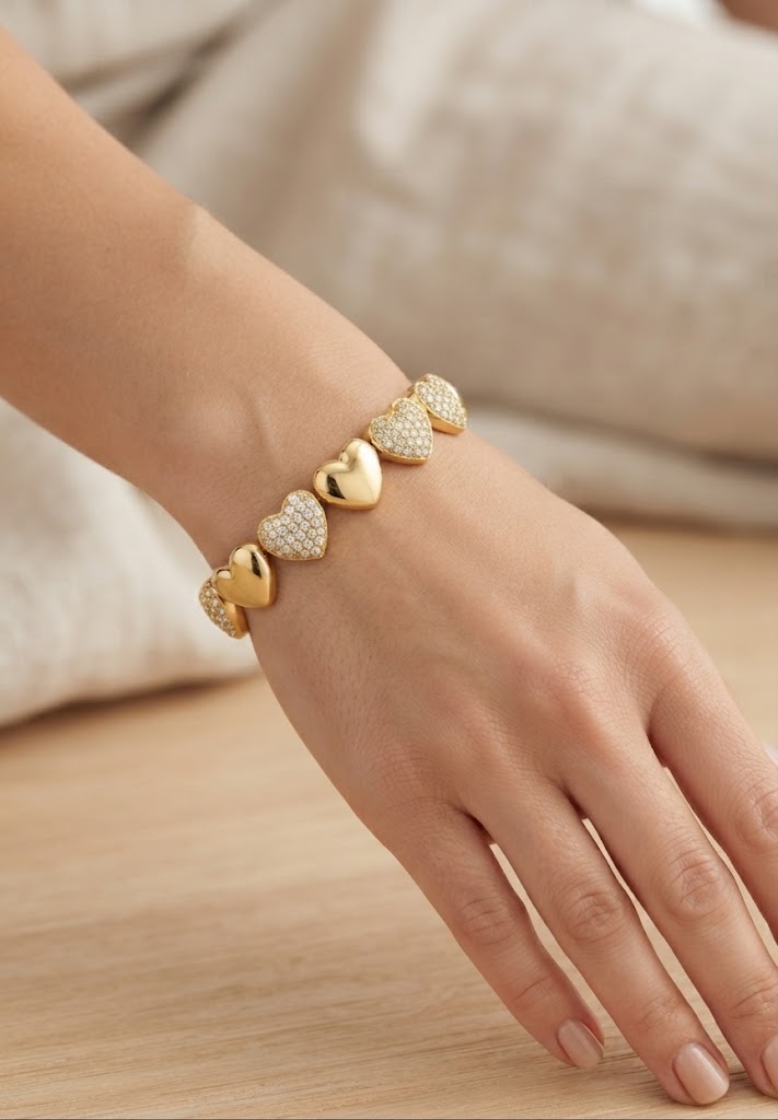 Gold-plated bracelet with heart charm for women - front view