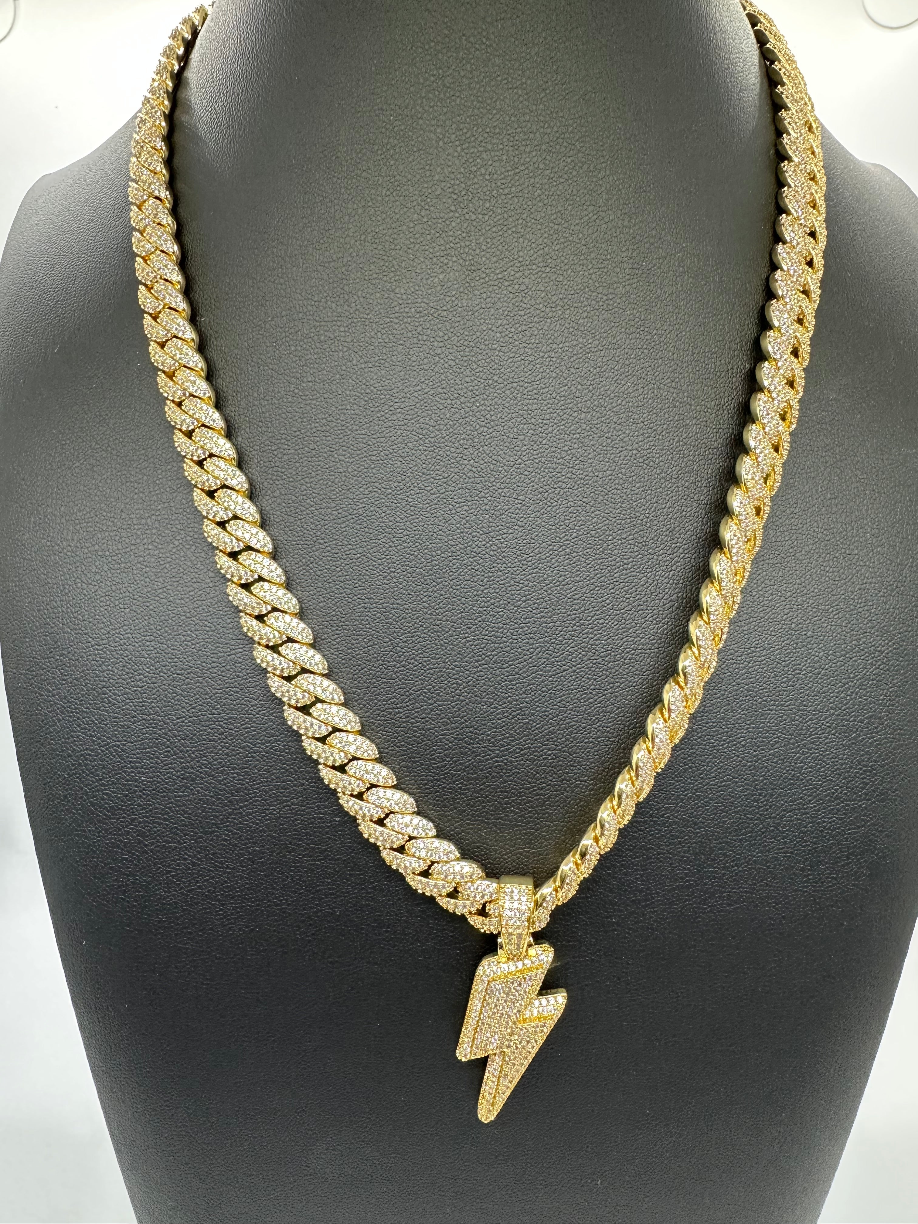 Cadena Cubana Iced Gold con Dije de Rayo – Acero Inoxidable 14k